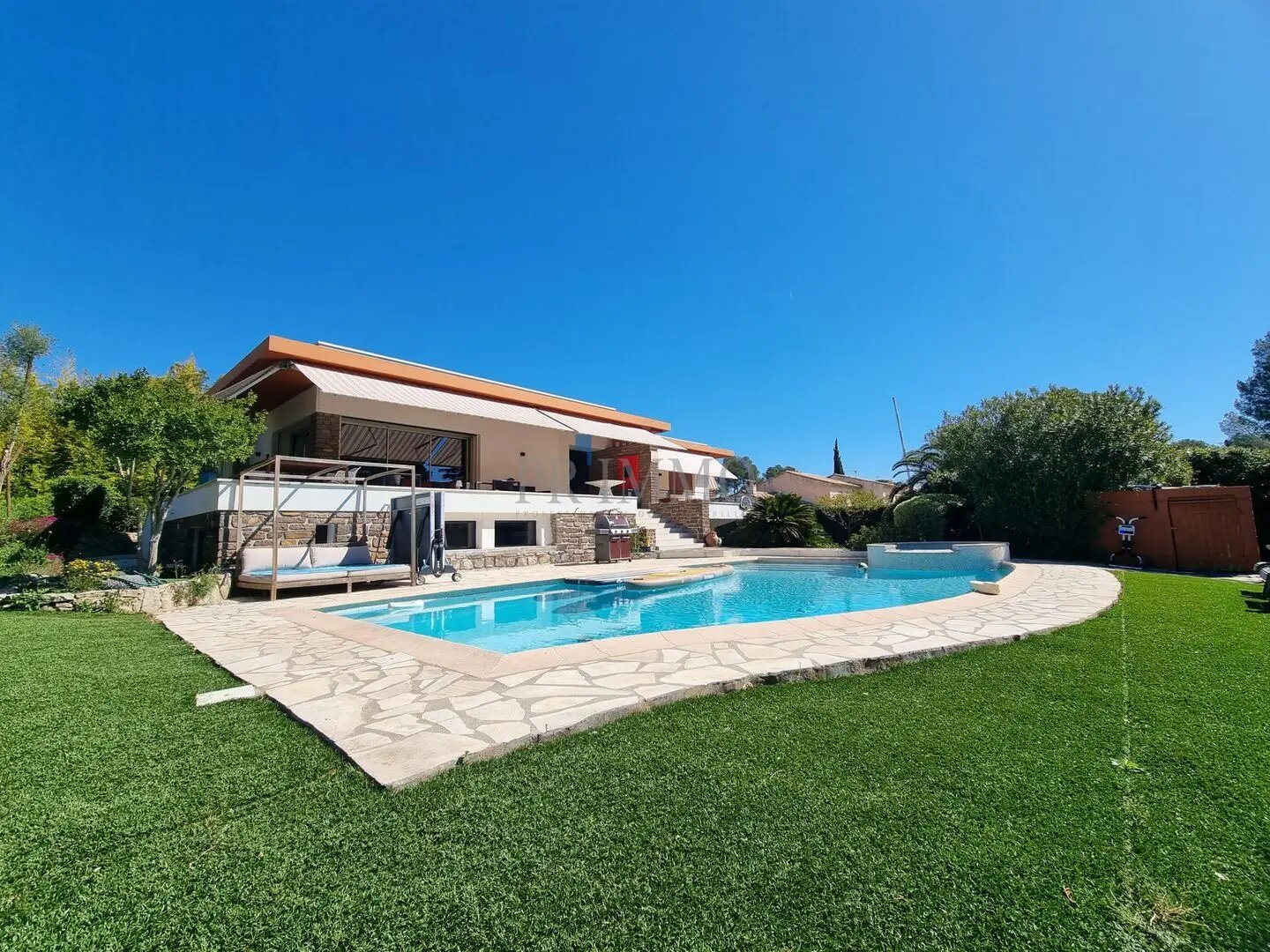 Maison à vendre, 270m², Saint-Raphaël