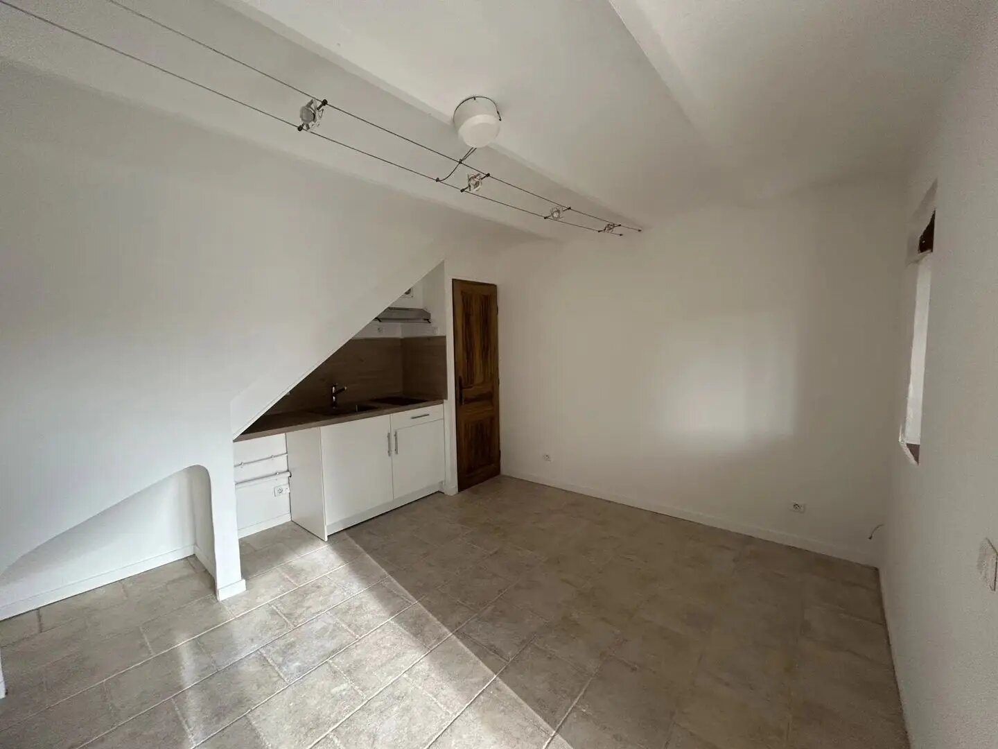 Appartement à louer, 27m², Peyrolles-en-Provence