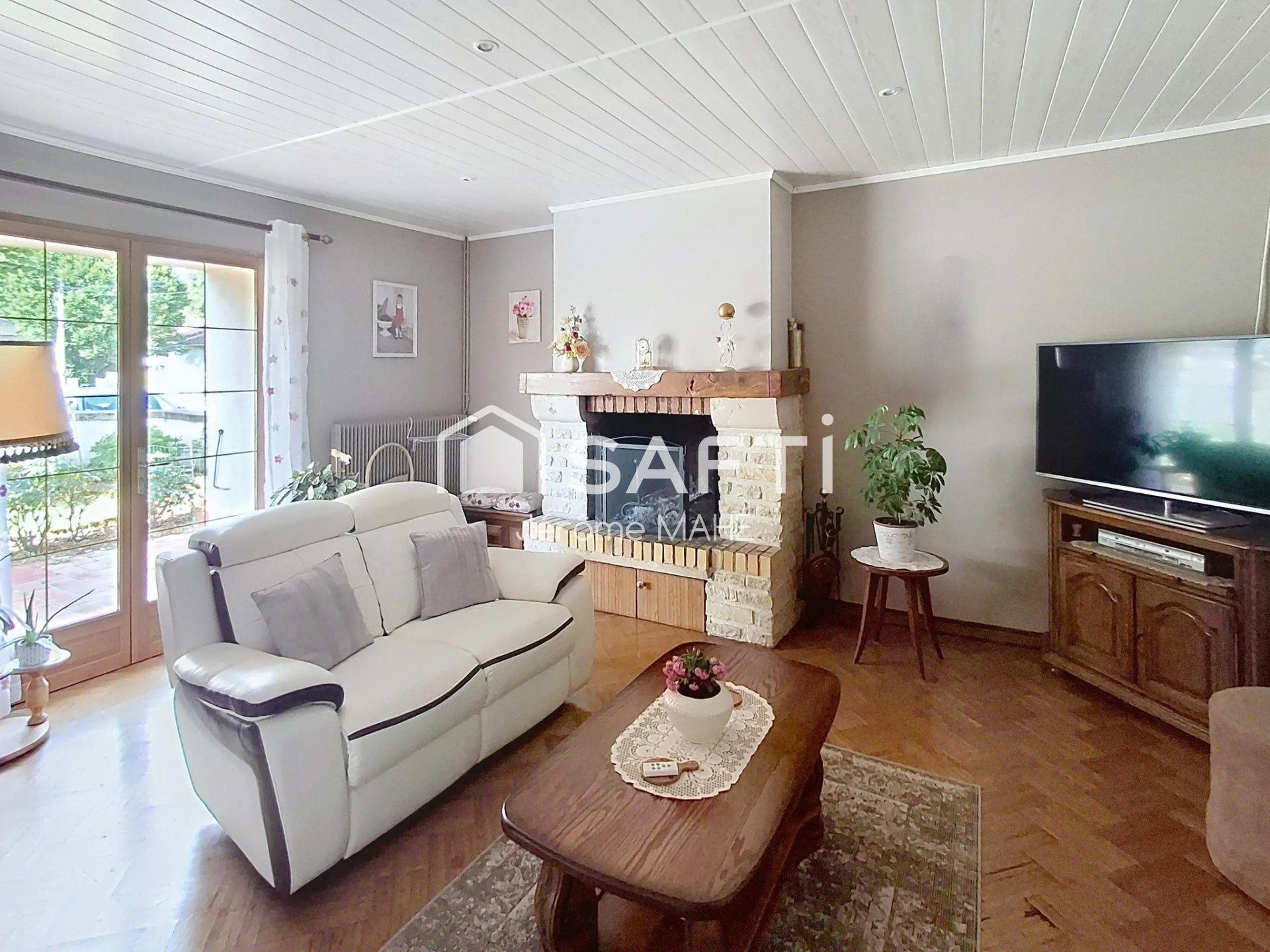 Maison à vendre, 159m², Aigondigné
