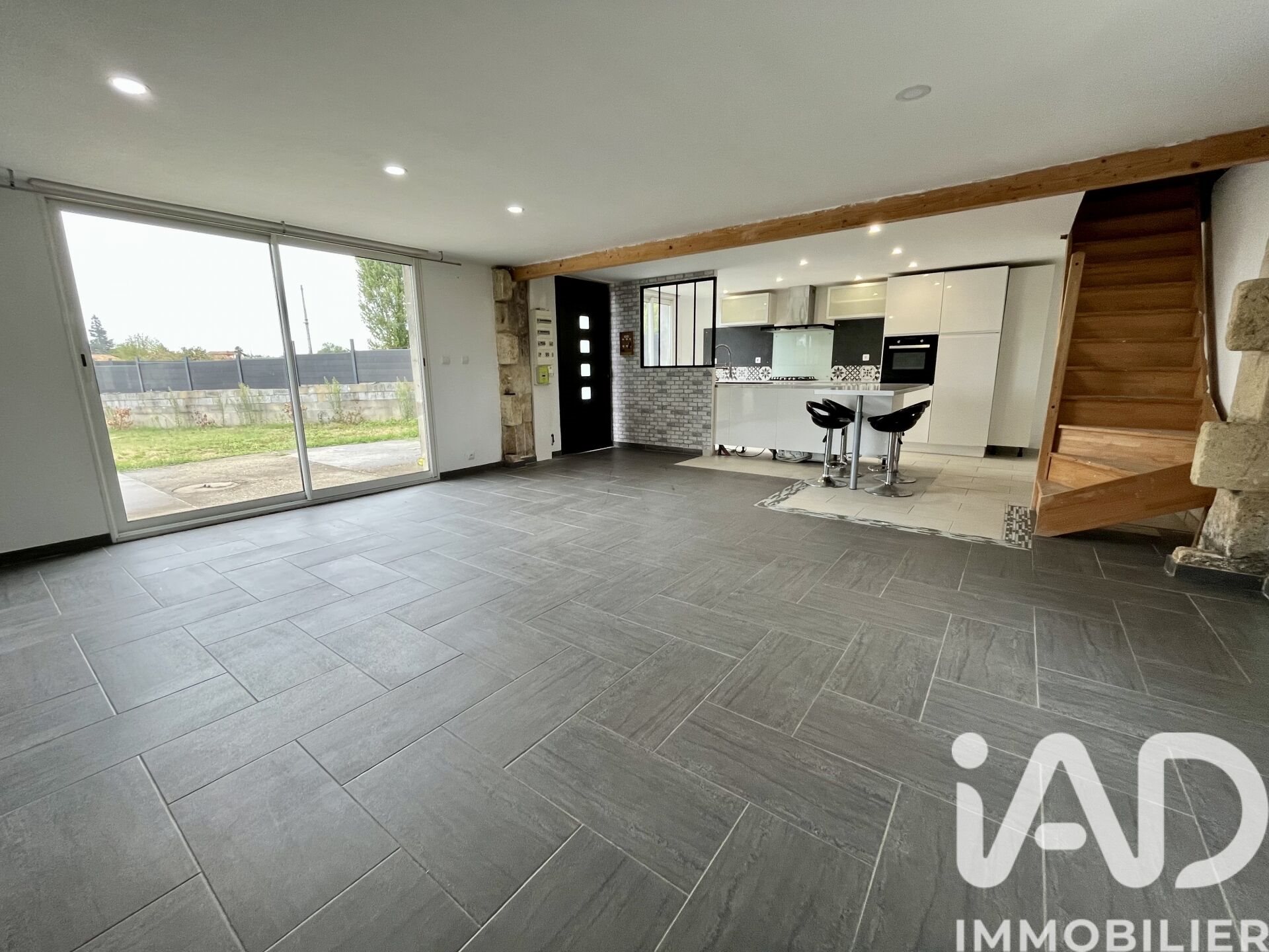 Maison à vendre, 96m², Saint-Christoly-de-Blaye