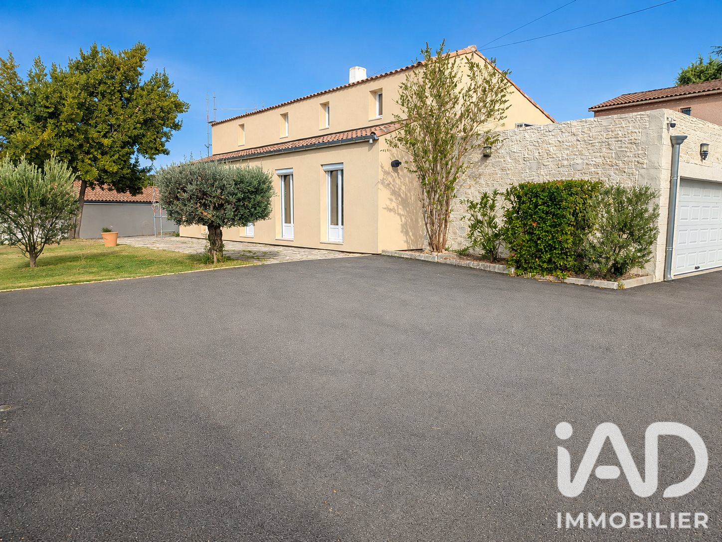 Maison à vendre, 161m², Saint-Julien-les-Rosiers