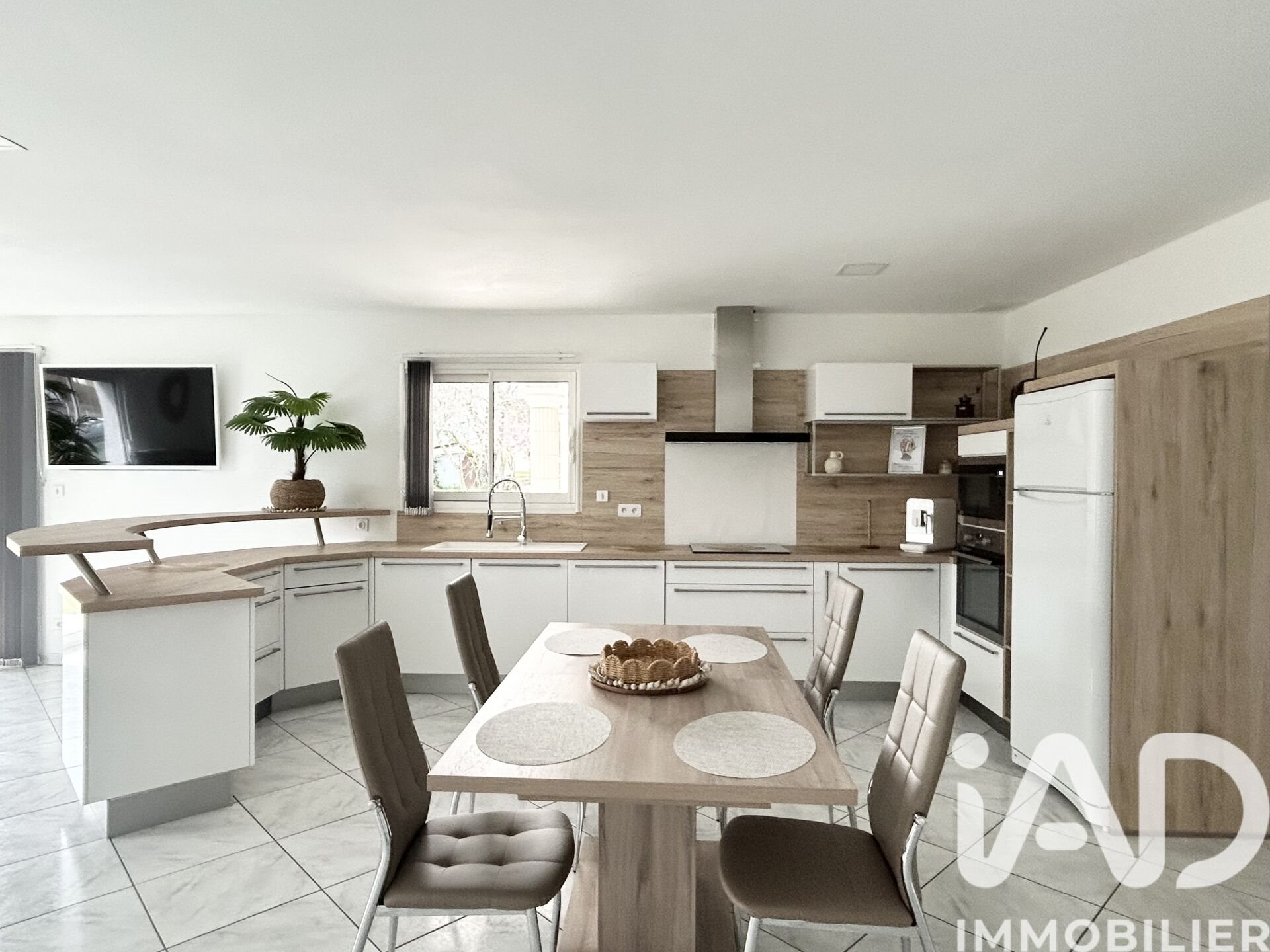 Maison à vendre, 111m², Saint-Pantaléon-de-Larche