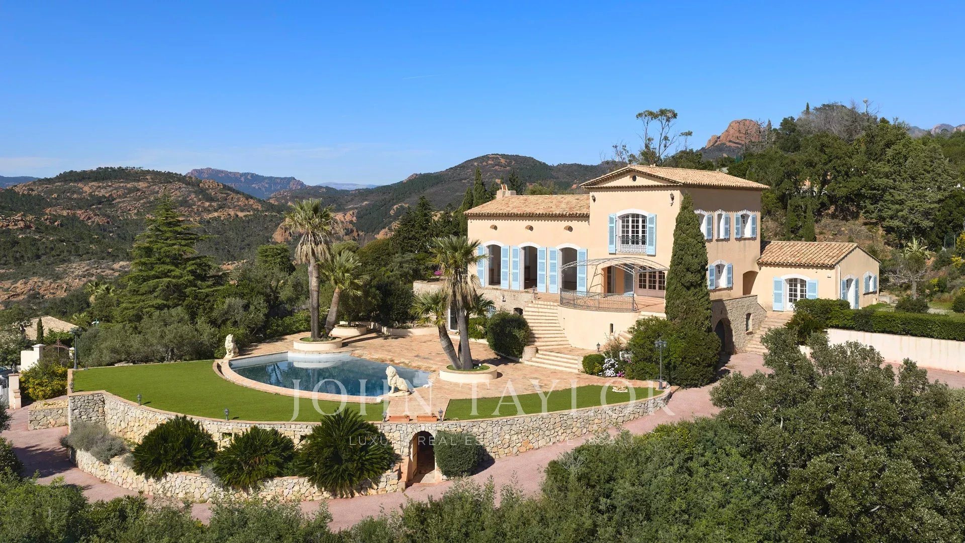 Maison à vendre, 390m², Saint-Raphaël