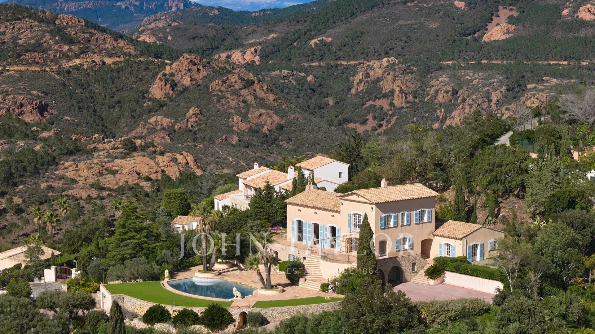 Maison à vendre, 390m², Saint-Raphaël