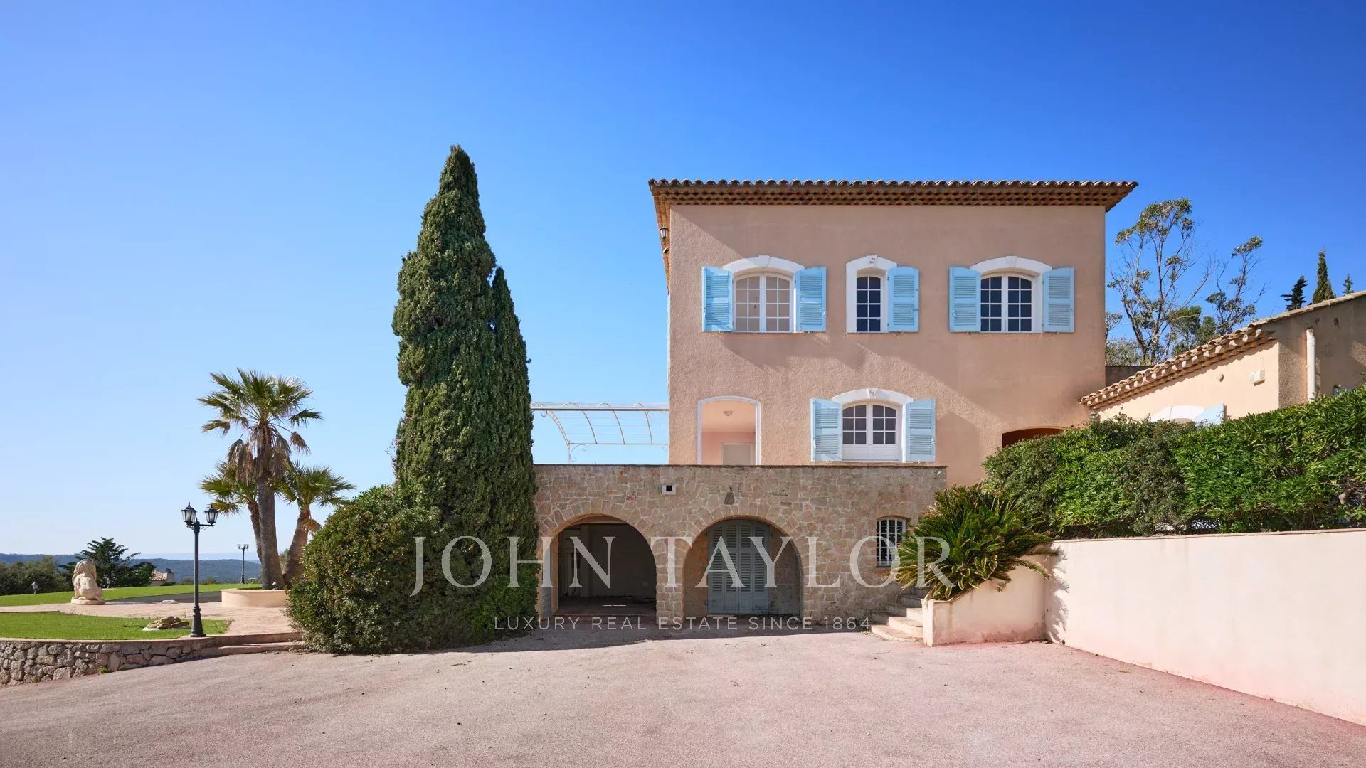 Maison à vendre, 390m², Saint-Raphaël