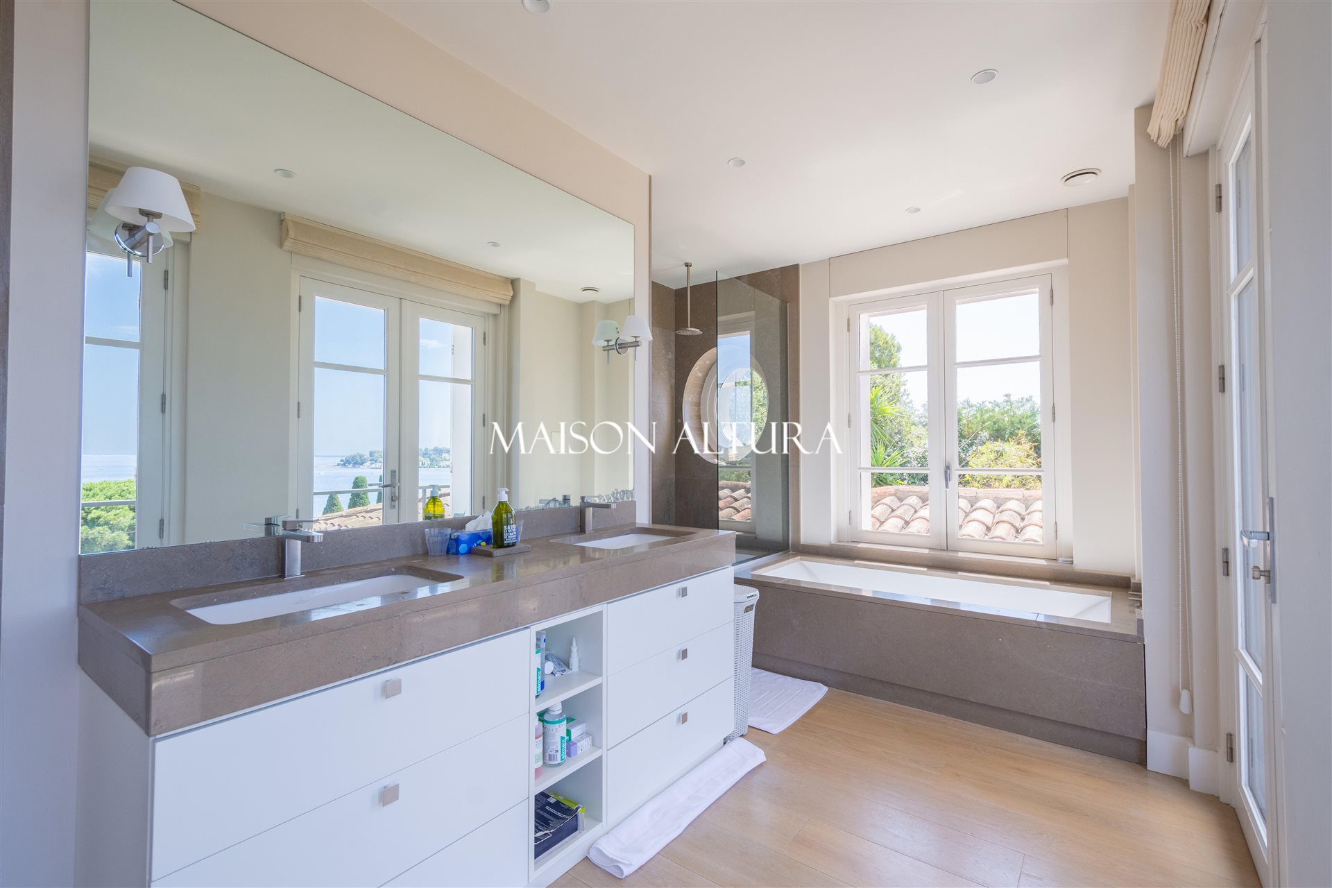 Maison à louer, 350m², Antibes
