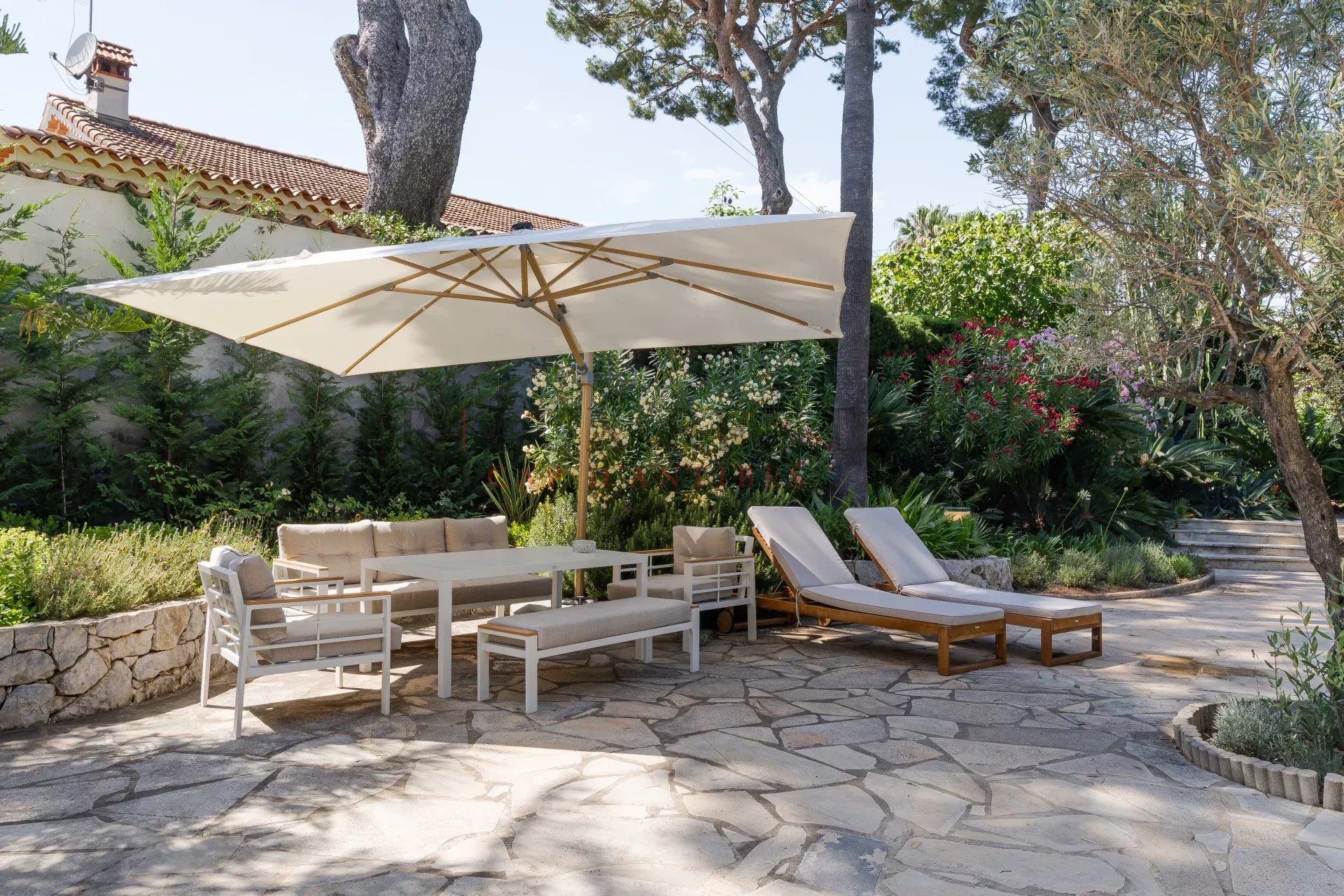 Maison à louer, 260m², Antibes
