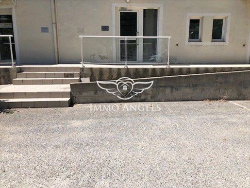 Local commercial 4 pièces 53 m² · à Valréas · 53 m² · 110 000 €