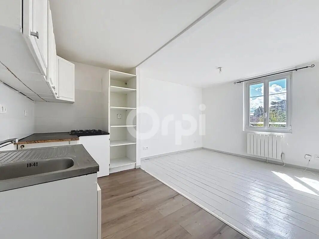 Appartement à louer, 43m², La Neuville-Roy