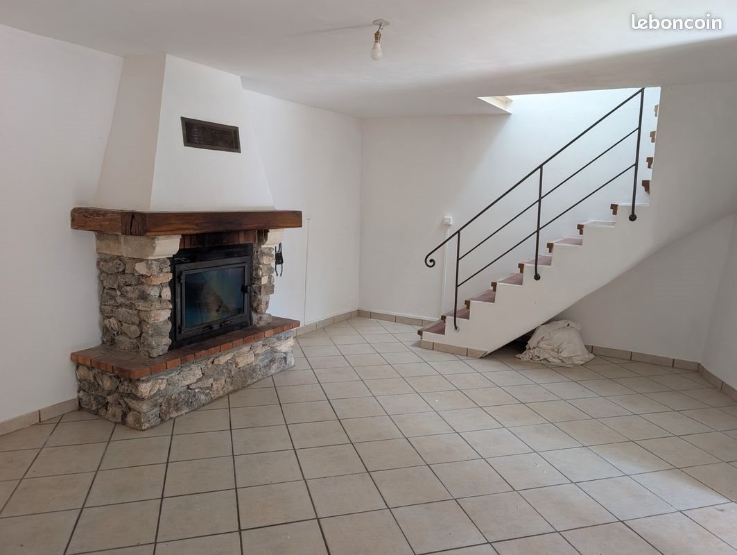 Maison à louer, 69m², Saint-Saturnin-lès-Apt