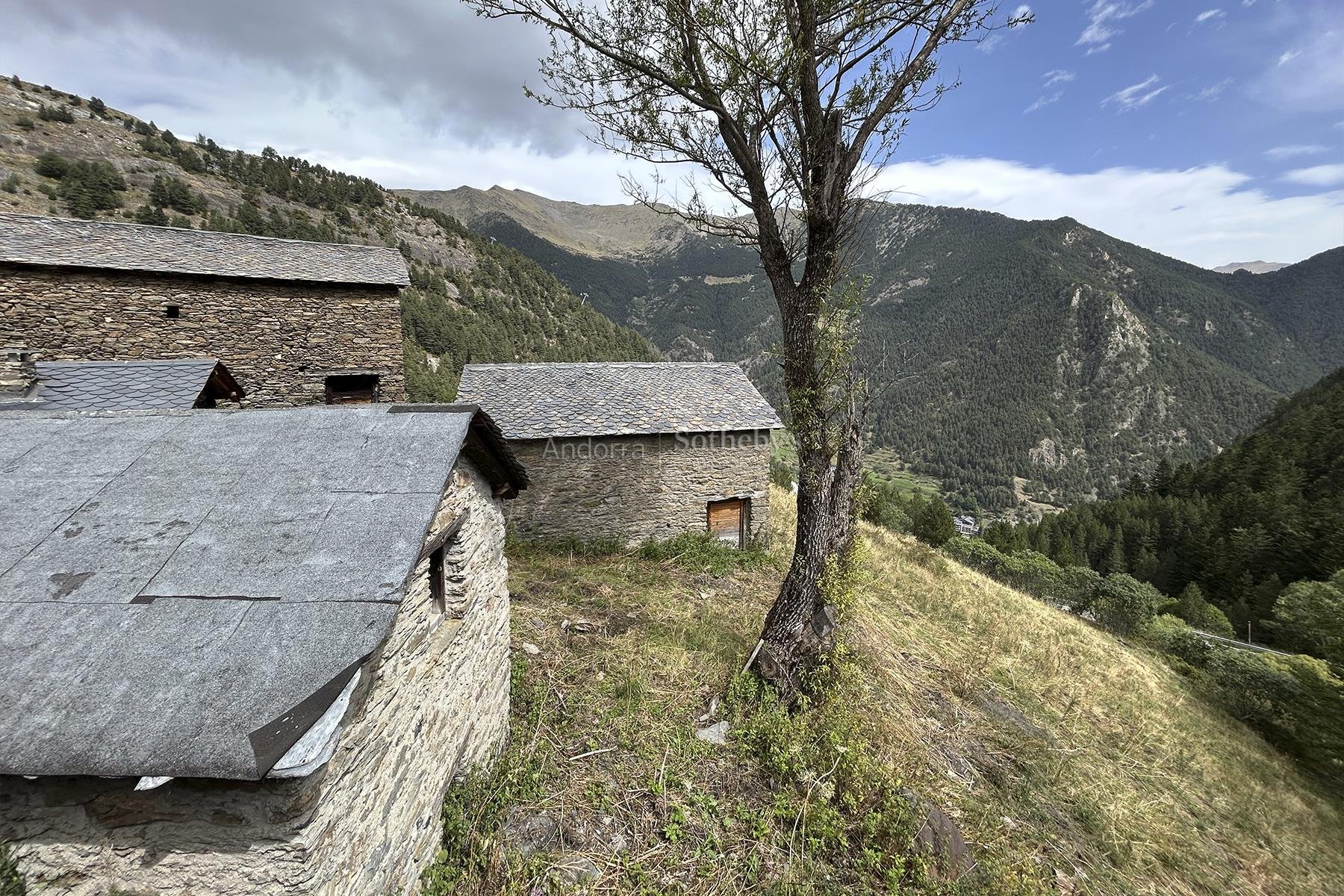 Land for sale in Arinsal, La Massana · 2 of 3