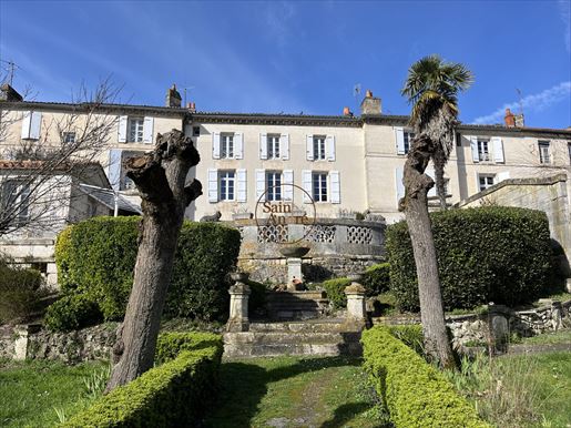 Maison 12 pièces 420 m² · à Angoulême · 420 m² · 745 500 €