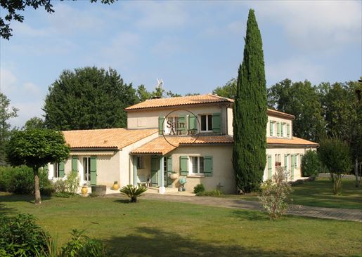 Maison 10 pièces 300 m² · à Dirac · 300 m² · 514 500 €