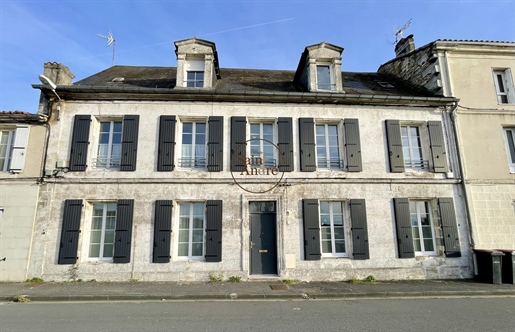 Maison 7 pièces 254 m² · à Gond-Pontouvre · 254 m² · 345 000 €