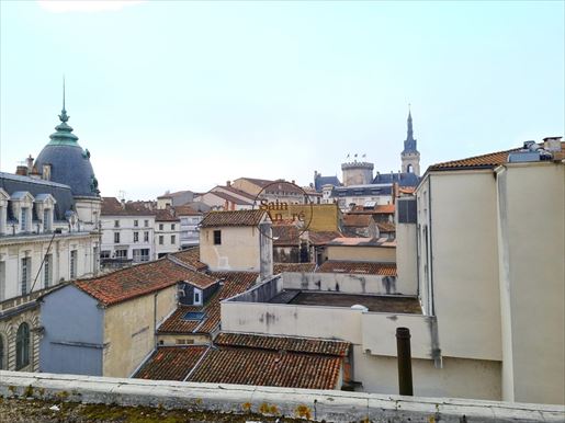 Immeuble 300 m² · à Angoulême · 300 m² · 264 046 €