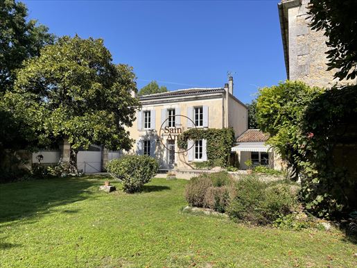 8 pièces 320 m² · à Touvre · 320 m² · 465 150 €