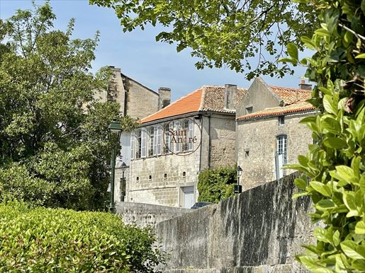 Maison 9 pièces 320 m² · à Angoulême · 320 m² · 748 200 €