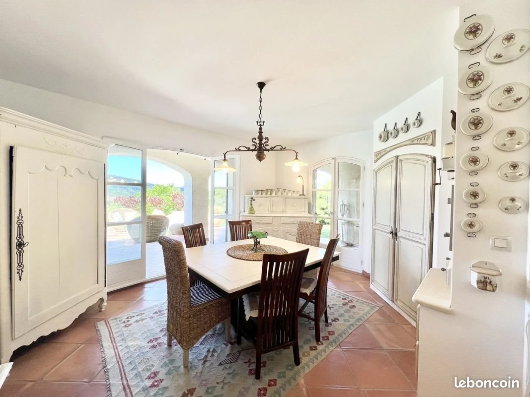 Maison à vendre, 187m², Rocbaron