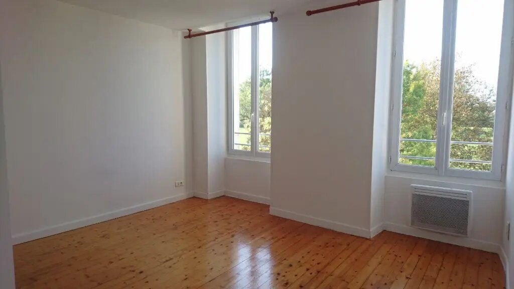 Appartement à louer, 67m², Pons