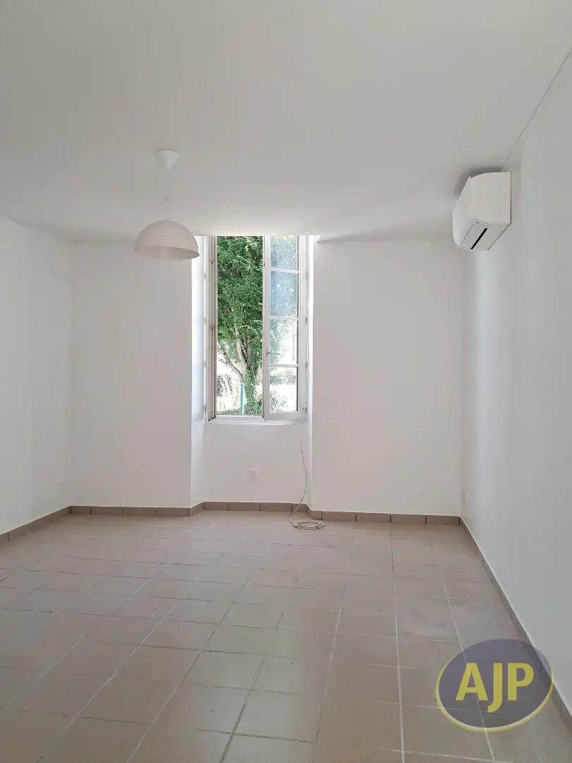 Maison à louer, 39m², Gémozac