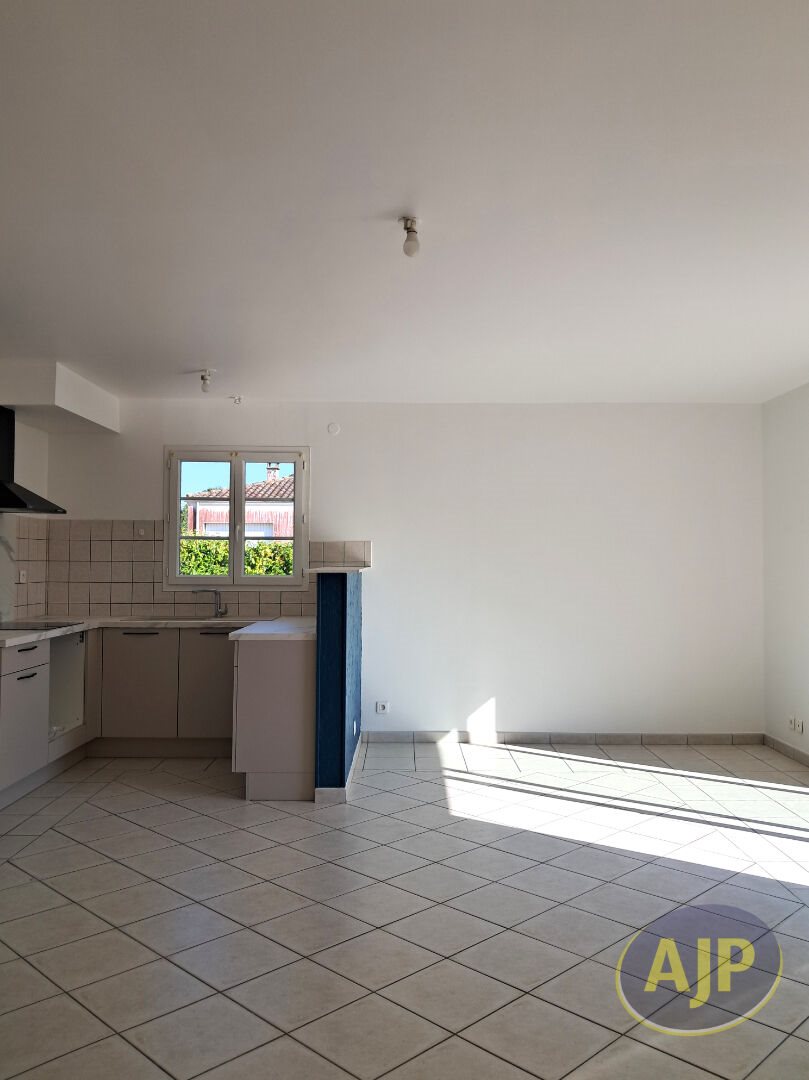 Maison à louer, 71m², Pérignac