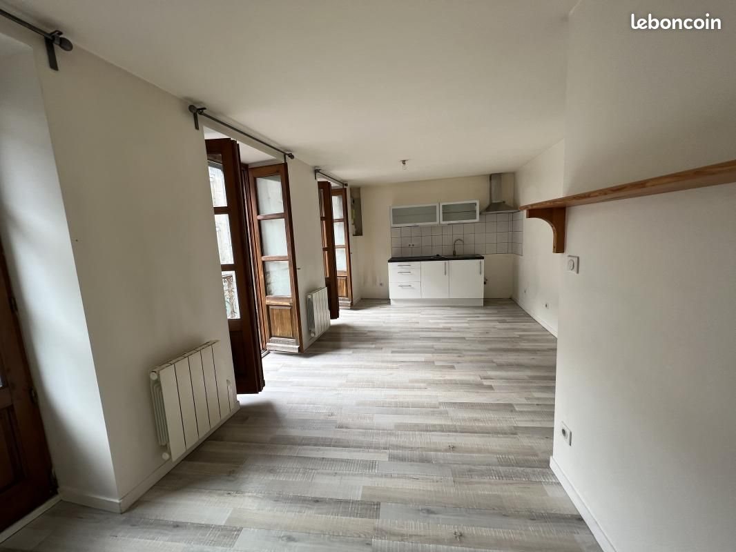 Appartement à louer, 43m², Saint-Julien-Chapteuil