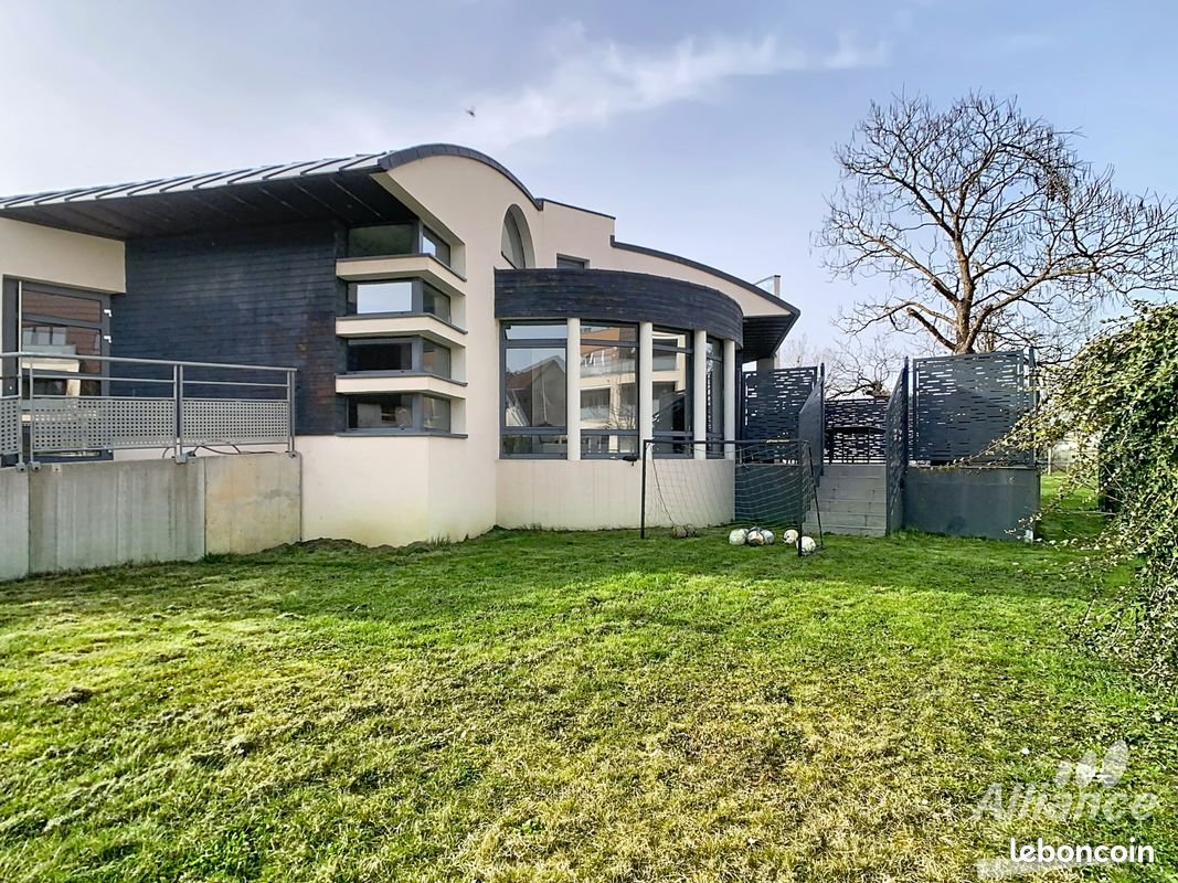 Maison à vendre, 320m², Delle
