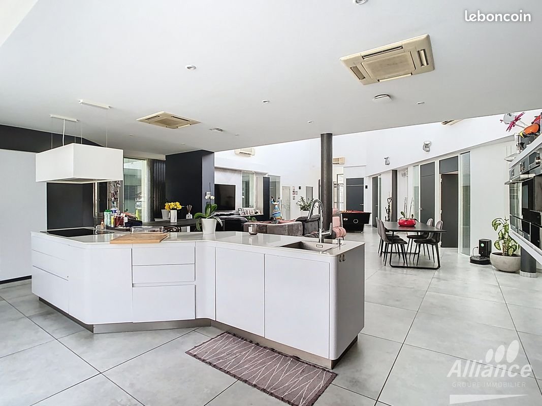 Maison à vendre, 320m², Delle