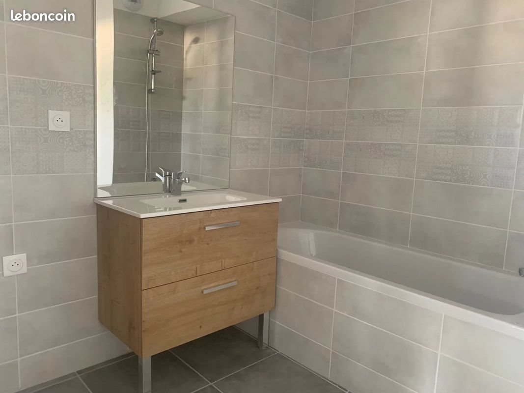 Appartement à louer, 64m², Vias