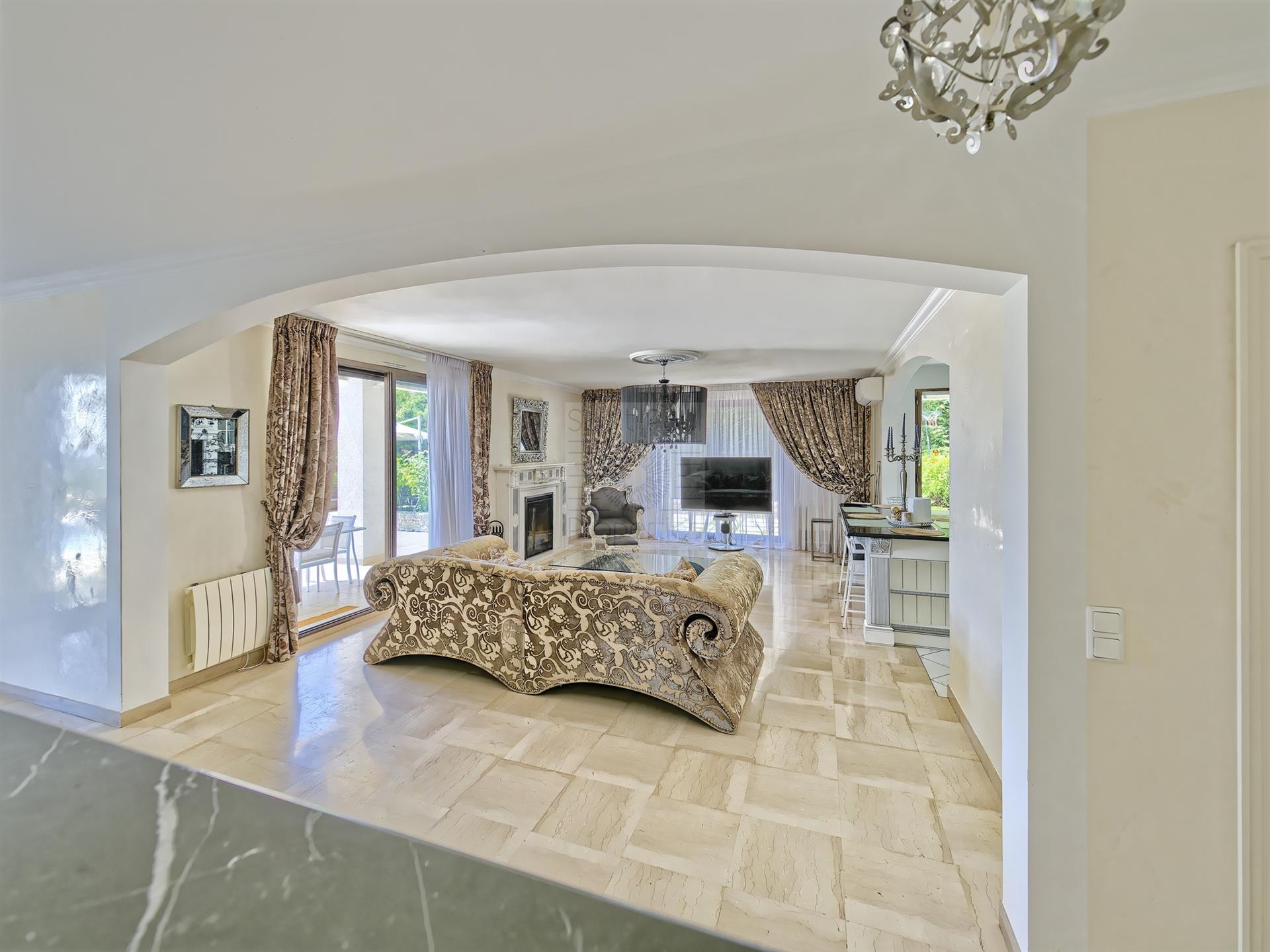 Maison à vendre, 303m², Villeneuve-Loubet
