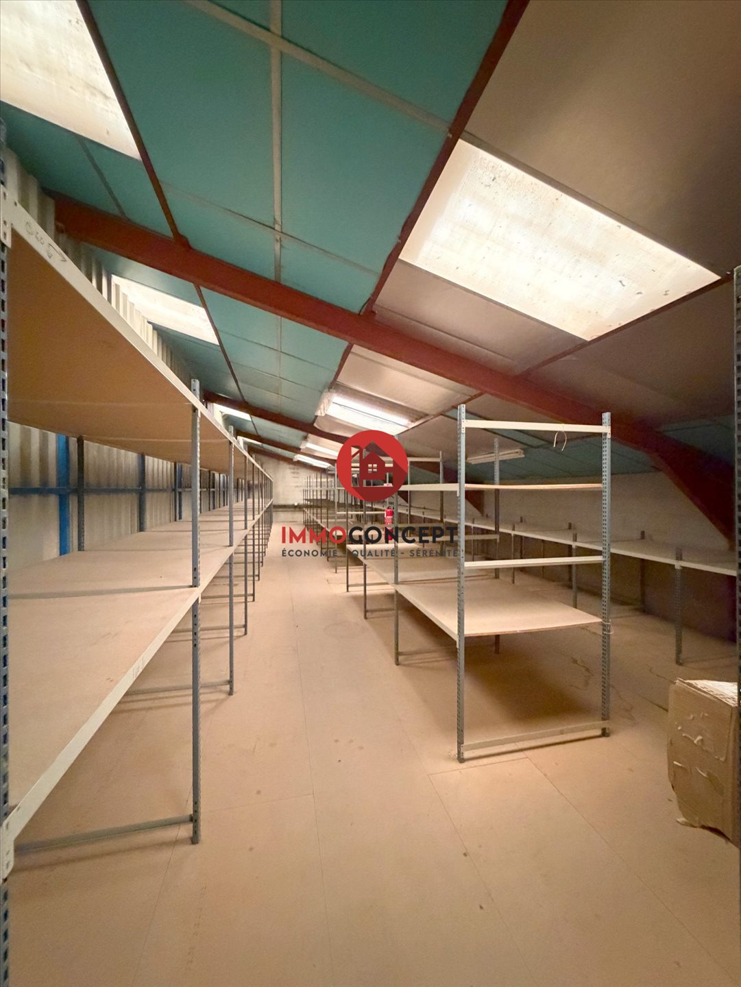 Maison à louer, 820m², Laudun-l'Ardoise