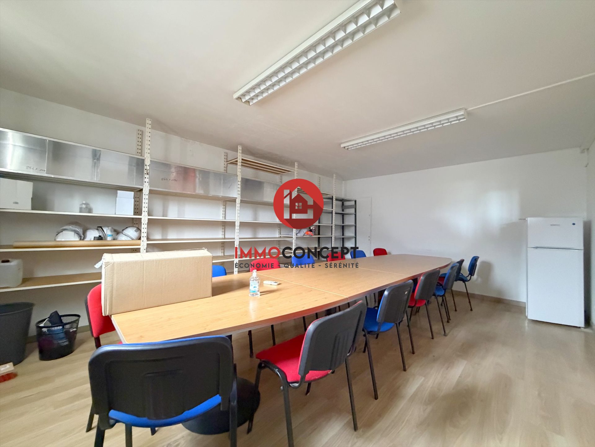 Maison à louer, 820m², Laudun-l'Ardoise