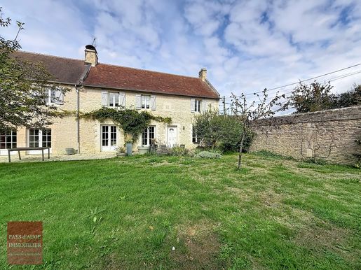 Maison 11 pièces 244 m² · à Mézidon Vallée d'Auge · 244 m² · 397 500 €