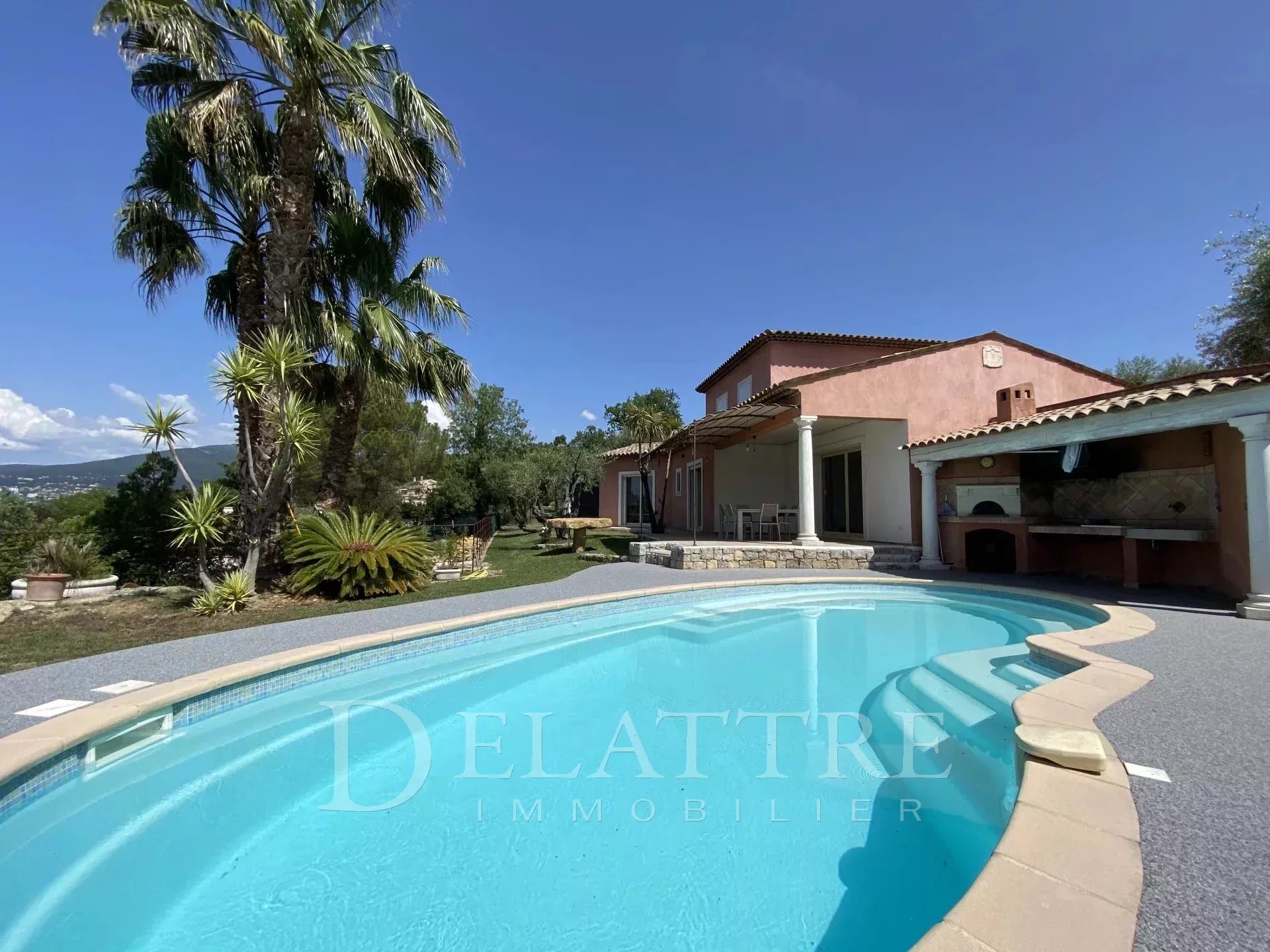 Maison à louer, 145m², Châteauneuf-Grasse
