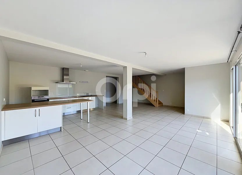 Maison à louer, 141m², Terrasson-Lavilledieu