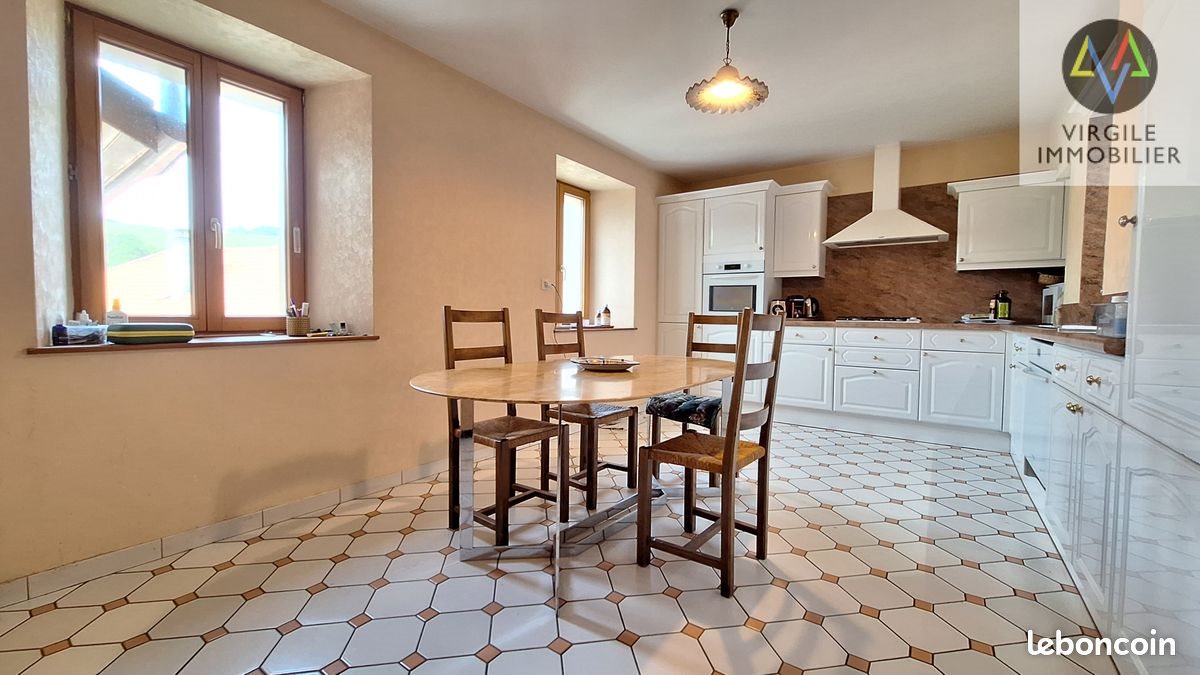 Maison à vendre, 477m², Jougne