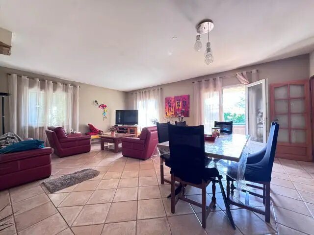 Maison à vendre, 117m², Peyrolles-en-Provence