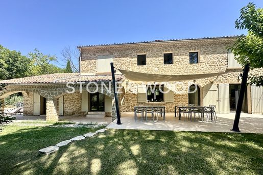 Maison 9 pièces 280 m² · à Vaison-la-Romaine · 280 m² · 1 490 000 €