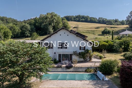 Maison 5 pièces 280 m² · à Cernex · 280 m² · 790 000 €