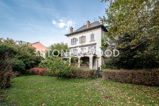 Maison 8 pièces 207 m² · à Saint-Julien-en-Genevois · 207 m² · 2 100 000 €