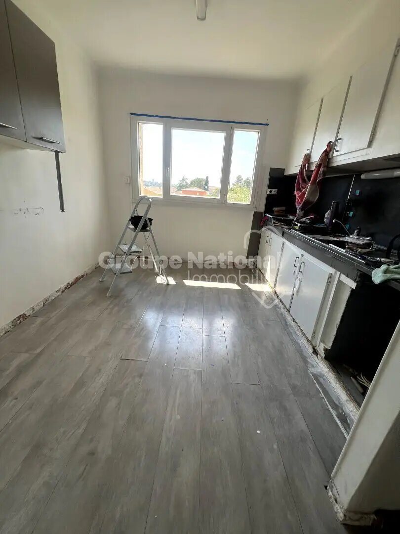 Appartement à louer, 77m², Vergèze