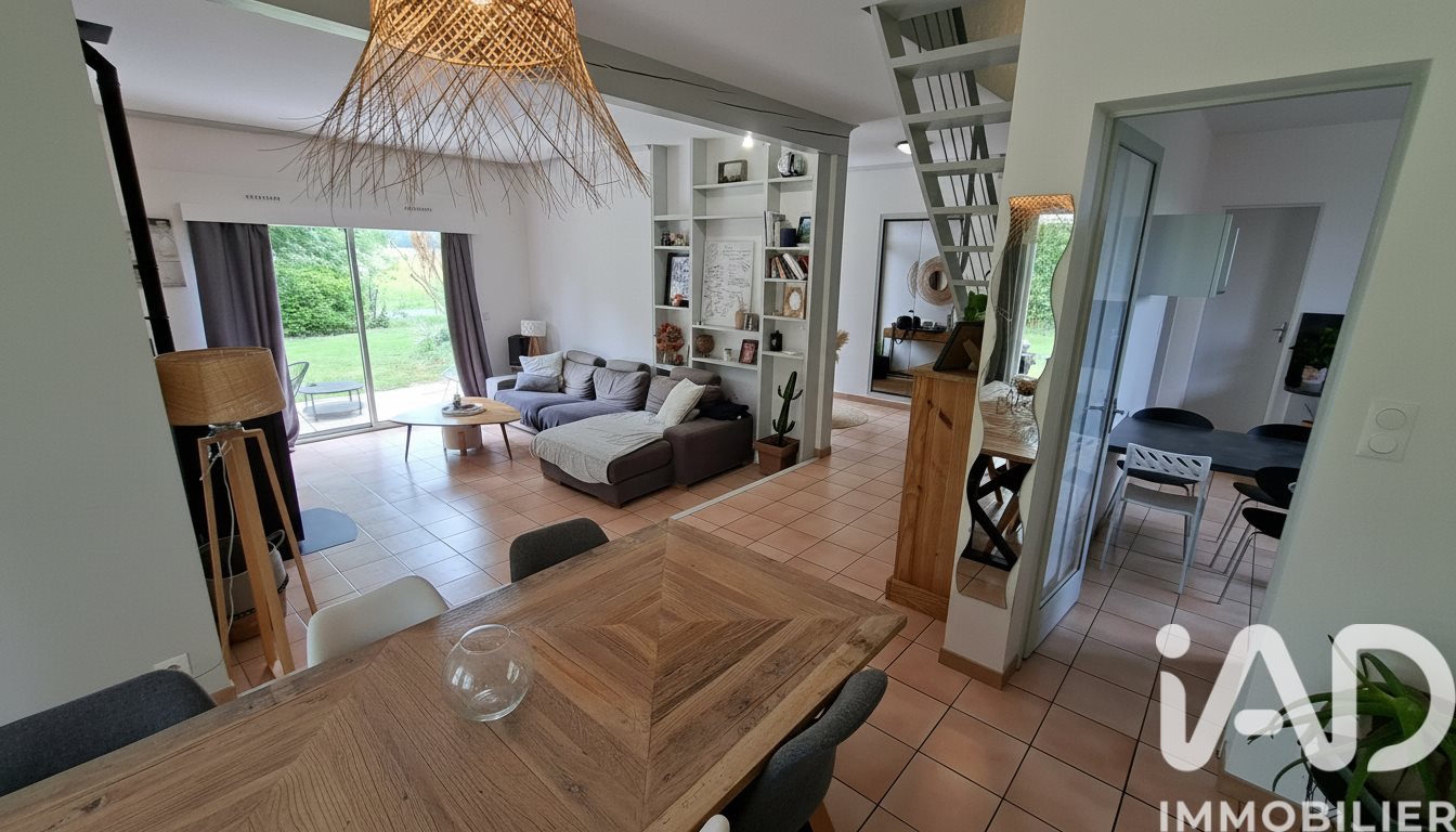 Maison à vendre, 131m², Saint-Etienne-de-Tulmont