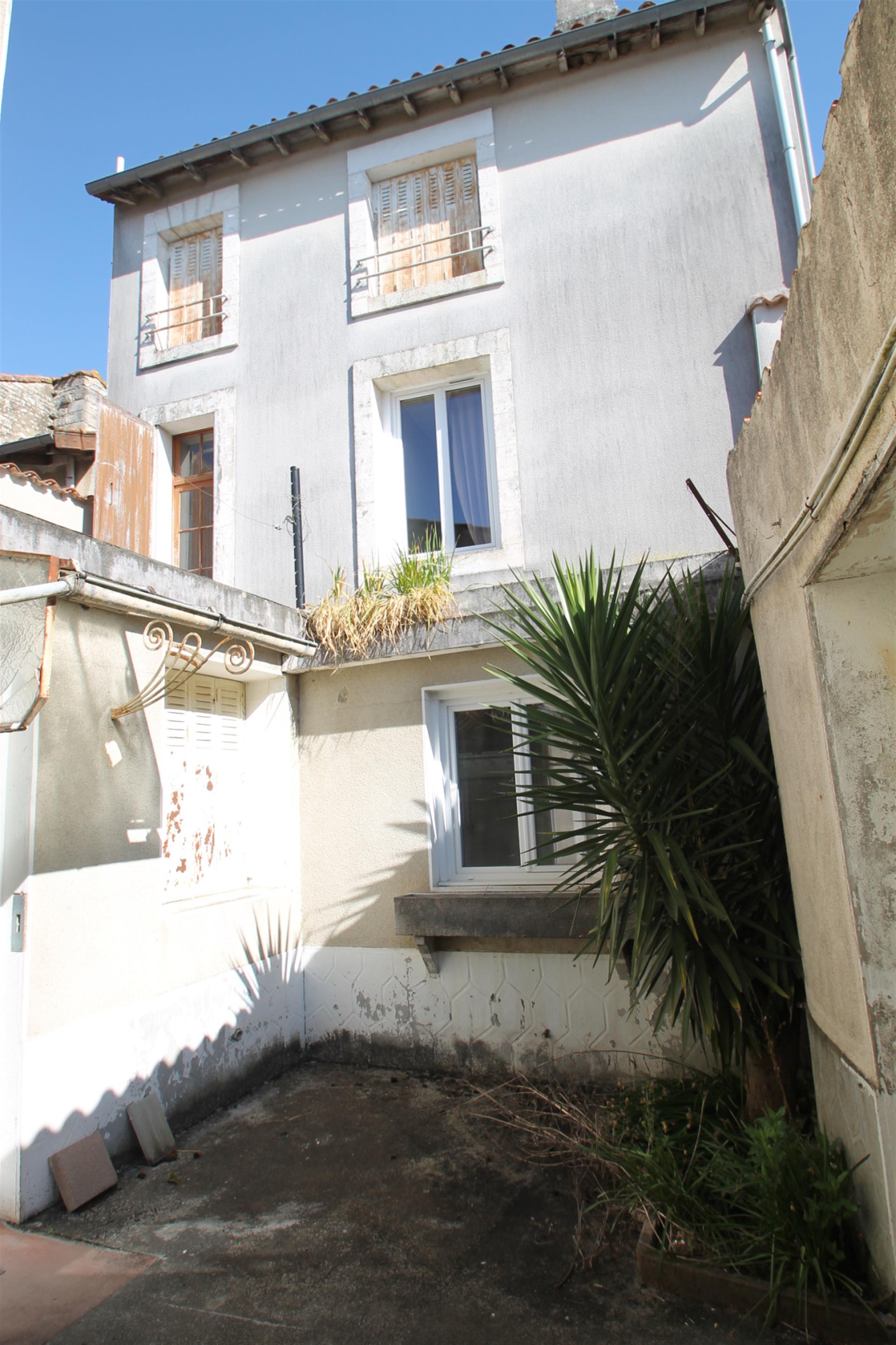 Maison à vendre, 232m², Aigre
