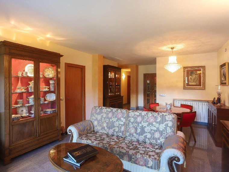 3-bedroom penthouse for sale in La Massana · 2 of 3