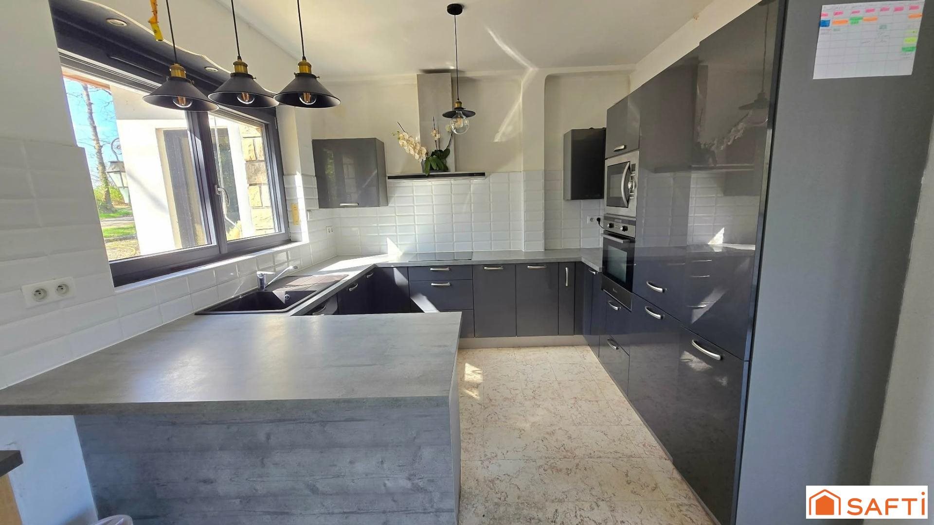 Maison à vendre, 225m², Savignac-sur-Leyze