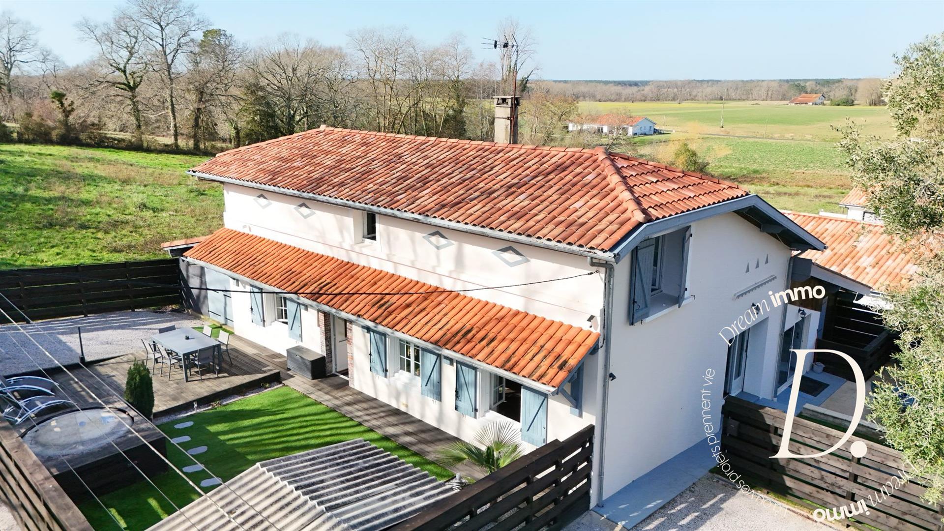 Maison à vendre, 211m², Saubrigues