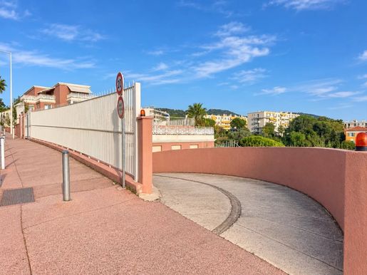 Parking · Nice (Alpes-Maritimes) · 99 000 €