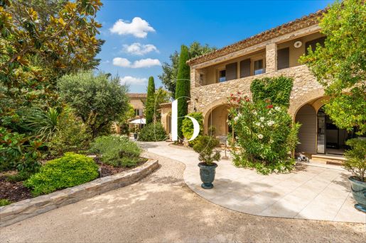Maison 11 pièces 360 m² · à Uzès · 360 m² · 1 995 000 €