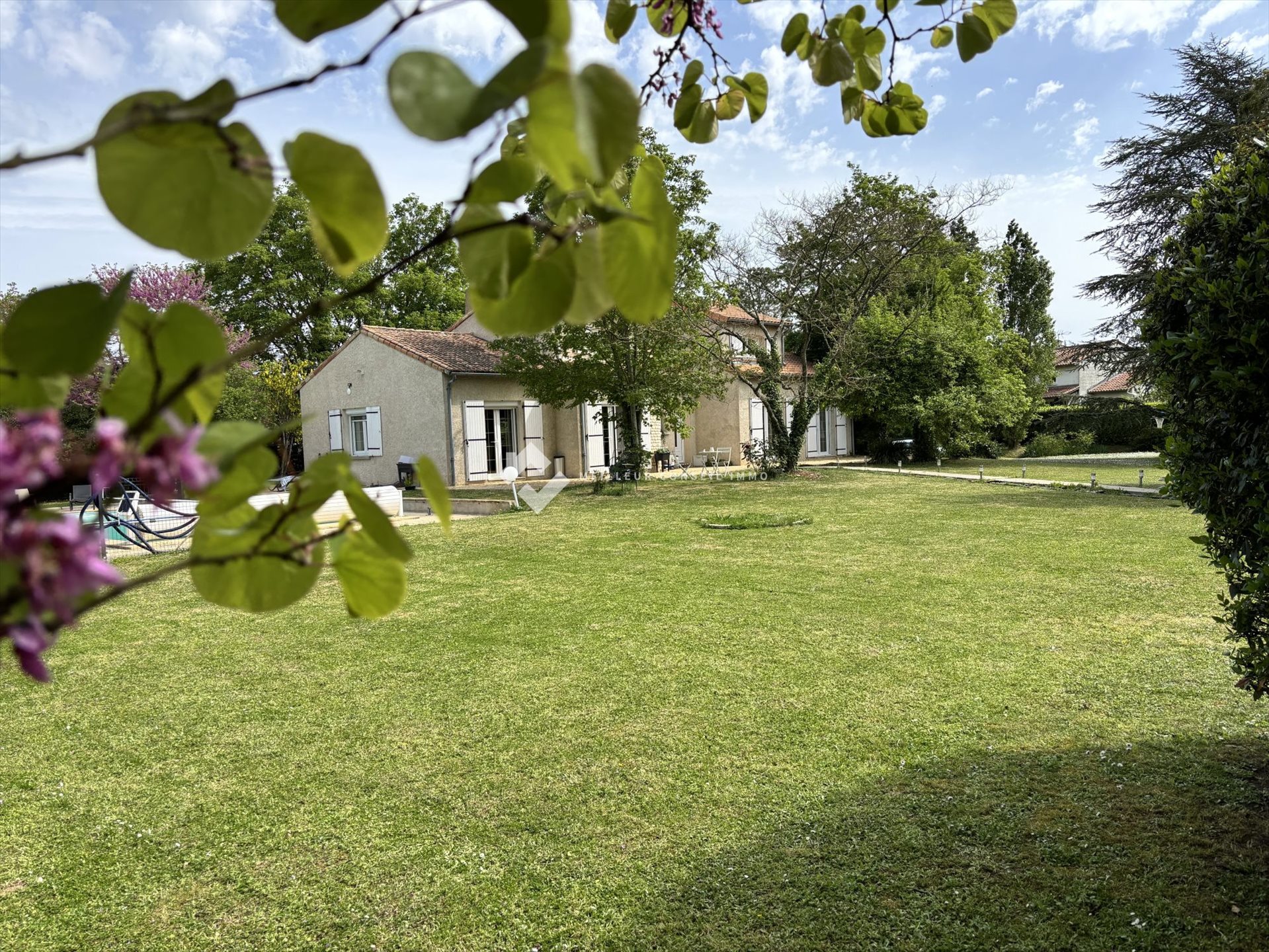 Maison à vendre, 285m², Neuville-de-Poitou