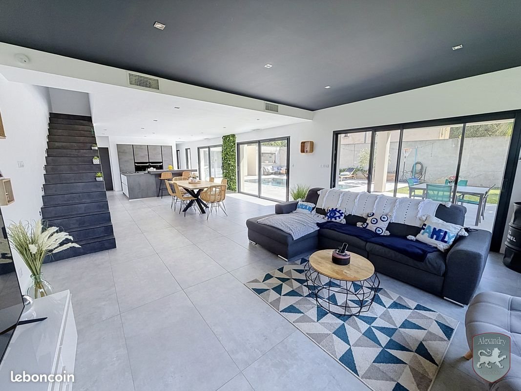 Maison à vendre, 228m², Saint-Geniès-de-Comolas
